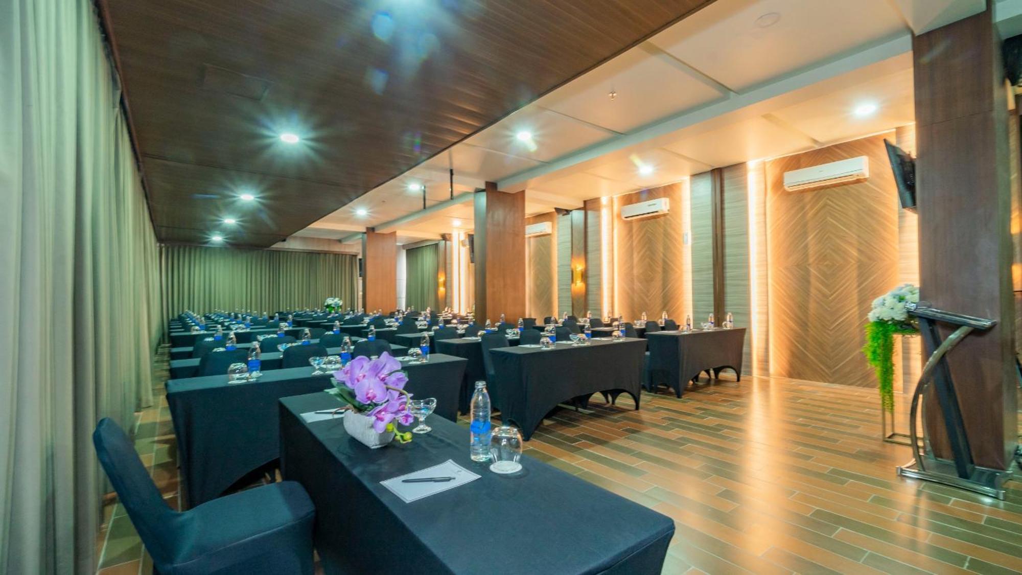 City Of Aventus Hotel - Denpasar ภายนอก รูปภาพ